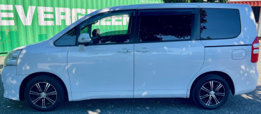 2013 TOYOTA NOAH