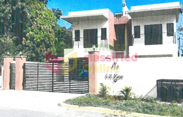 3 Bedroom, 3.5 Bath Townhouse +Balcony & Carport