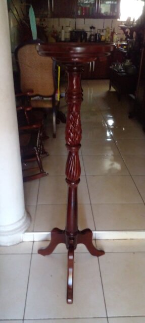 Lovely Mahogany Pedestal/Plant Stand