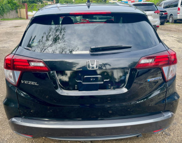 2015 HONDA VEZEL HYBRID (NEWLY IMPORTED)