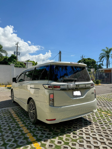 2017 Nissan Elgrand