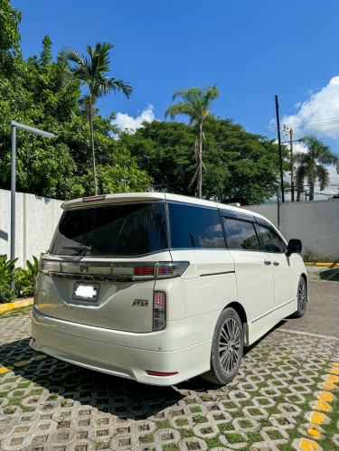 2017 Nissan Elgrand