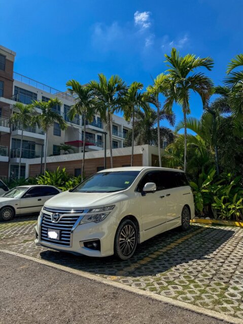 2017 Nissan Elgrand