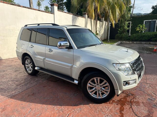 2020 Mitsubishi Pajero GLS