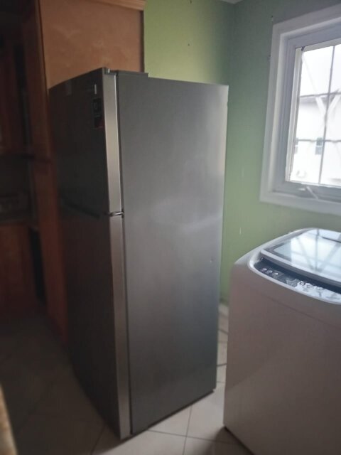 Frigidaire 22 Cubic Feet Refrigerator