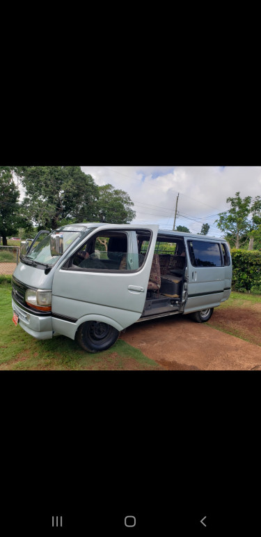 2002 Toyota Hiace 