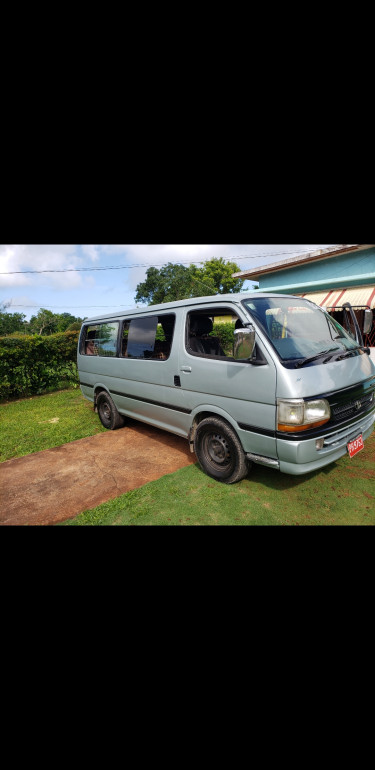 2002 Toyota Hiace 