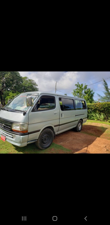 2002 Toyota Hiace 