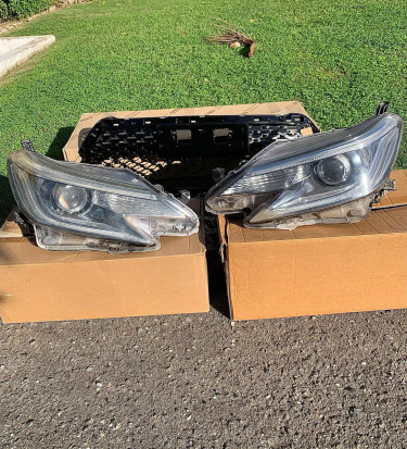 Pair Original Mark X Headlights & Mark X GS Grill