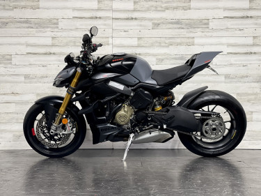 2023 Ducati Street Firter V4S