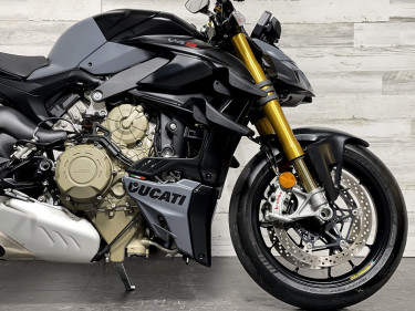 2023 Ducati Street Firter V4S