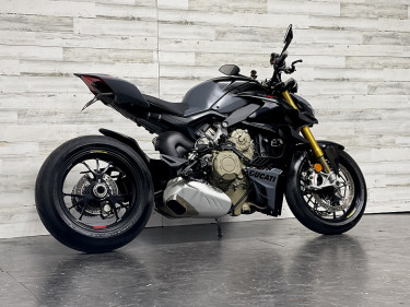 2023 Ducati Street Firter V4S