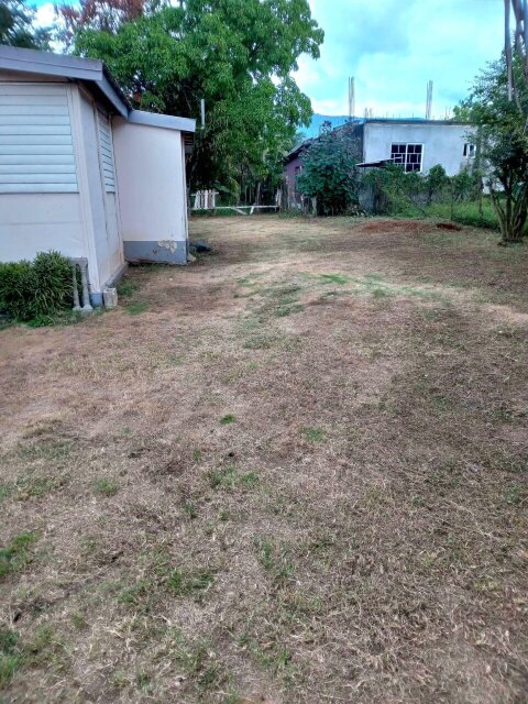 2 Bedroom House On 1 Acre Land