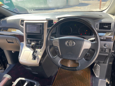 TOYOTA VELLFIRE 2013