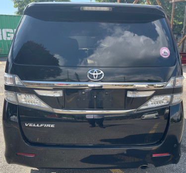 TOYOTA VELLFIRE 2013