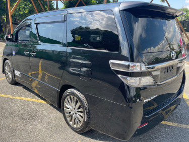 TOYOTA VELLFIRE 2013