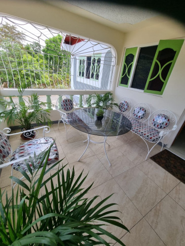 Fully Furnished 2 Bed 1 Bath Apt In Ochi Rios 