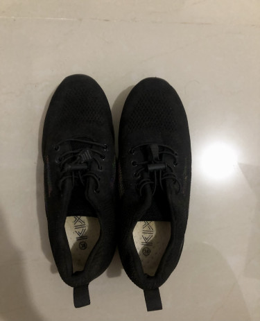 Size 7 1/2 Sneakers KIX - WHATSAPP