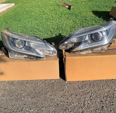 Toyota Mark X 2013-2017 Pair Of Original Headlight