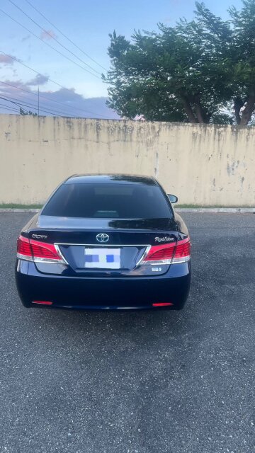 2013 Toyota Crown Royal Saloon $2.390  8763492969