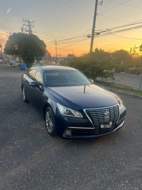 2013 Toyota Crown Royal Saloon $2.390  8763492969