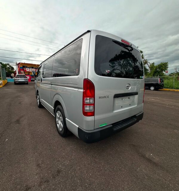 2018 TOYOTA HIACE