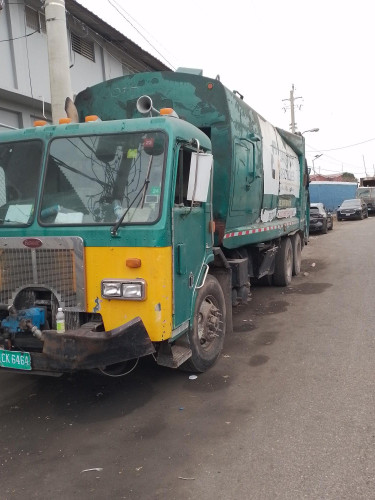 2007 Peterbilt Rear Loader Garbage Truck