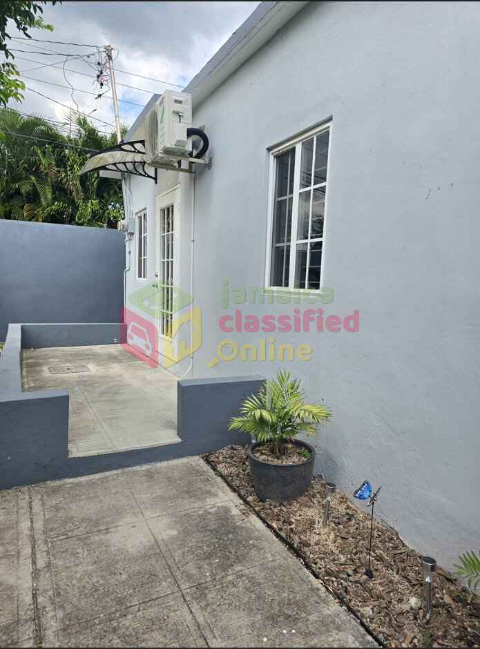 1 Bedroom Apartment For Rent - Mona, Kingston 6