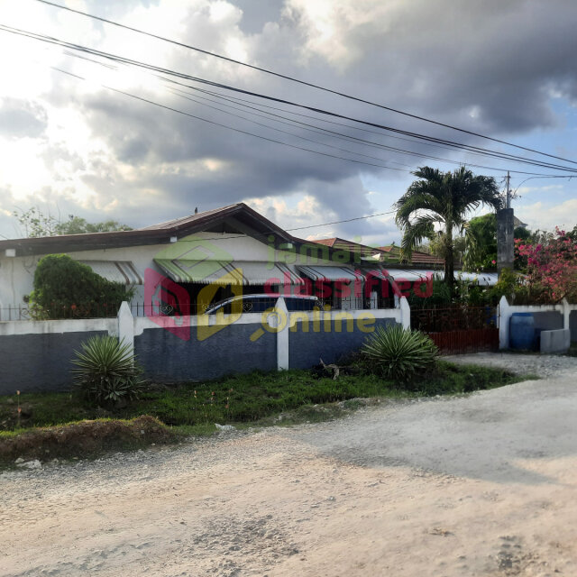 3 BUILDINGS, 5 UNITS IN PORT MORANT