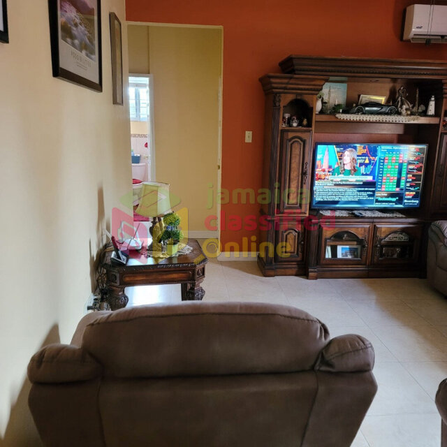 3 Bedrooms 2 Bathrooms In Mona