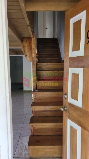 1 Bedroom And 1 Single Attic Space