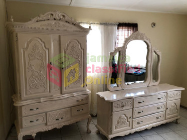 Stunning Dresser & High Boy Chest Set 
