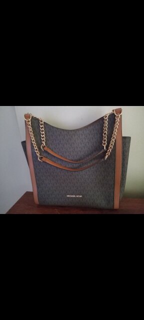 Authentic Michael Kors Bag (Huge Discount!!)