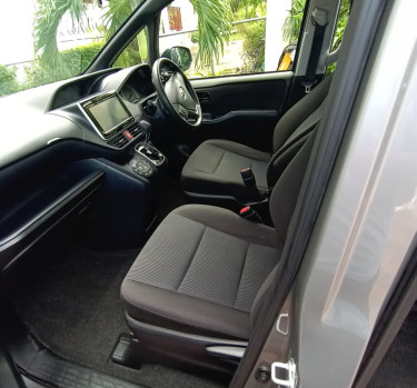 Noah 7 Seat For Rent Suv