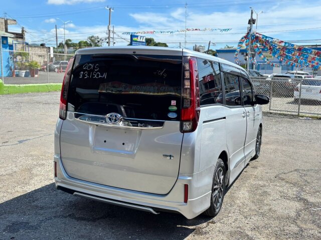 2015 Toyota Noah
