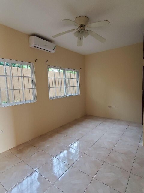 Cozy 1 Bedroom Studio with Parking Available