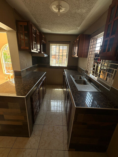 2 Bedroom House In Kingston Unfurnished