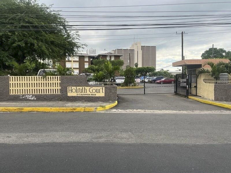 Centrally 2 Bed 1 Bath Apt For Sale, Ruthven Rd