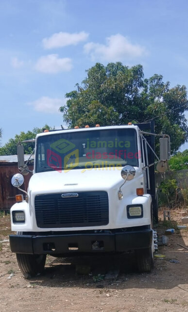 2003 Freightliner Flatbed