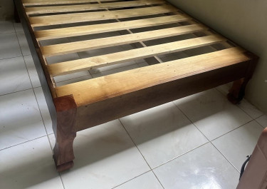 Cedar Wood Divan For Sale