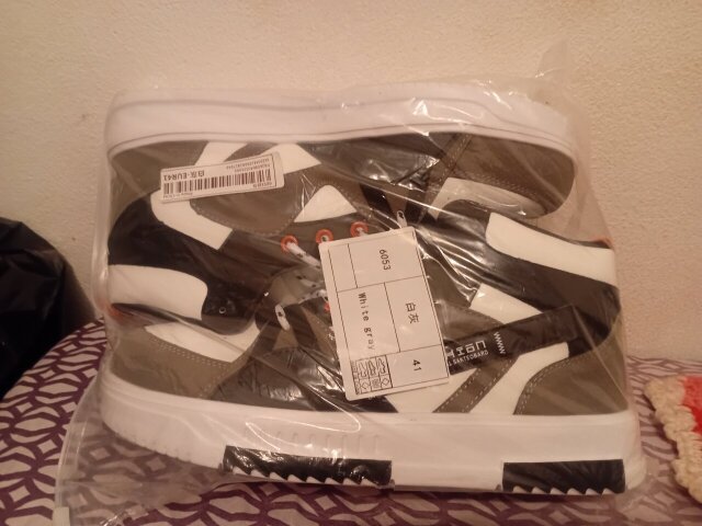 4 Size 8 Men Sneakers