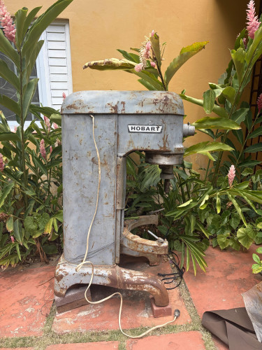 Working Hobart H-600 Commercial Mixer