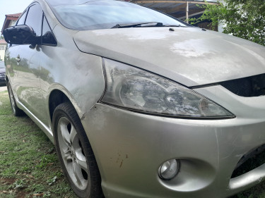 2004 Mitsubishi Grandis