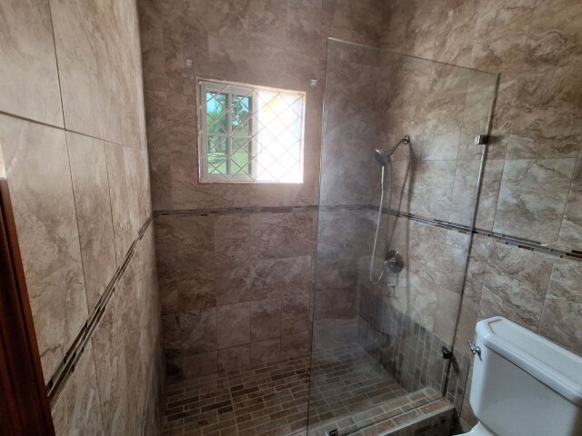 Modern 3 Bedrooms Apartment In Mandeville