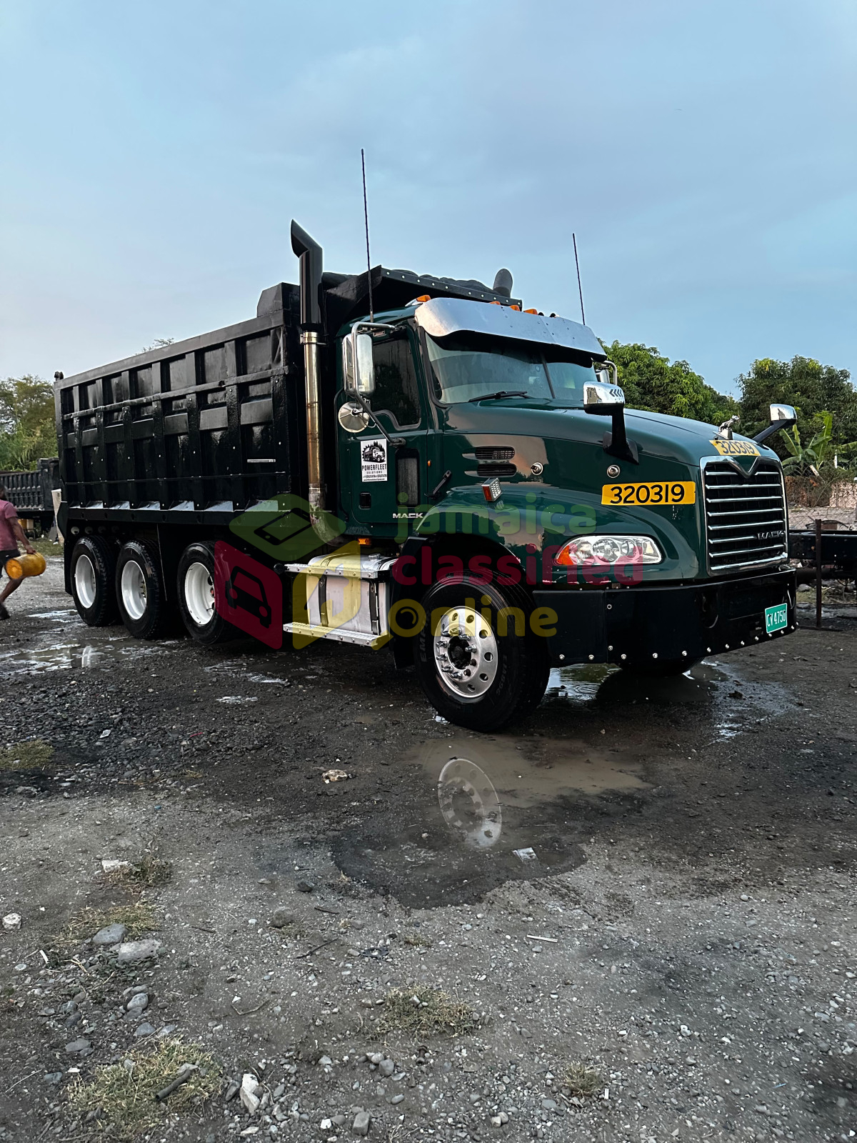 2013 Mack Pinnacle 