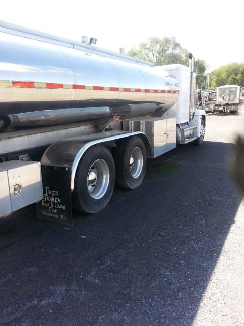2000 Freightliner FLD120 Water Truck – J$5,000,000