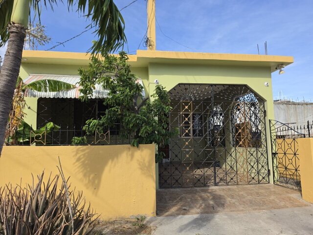3 Bedroom, 2 Bathrooms House