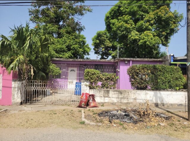 5 Bedroom 3 Bathroom House For Sale