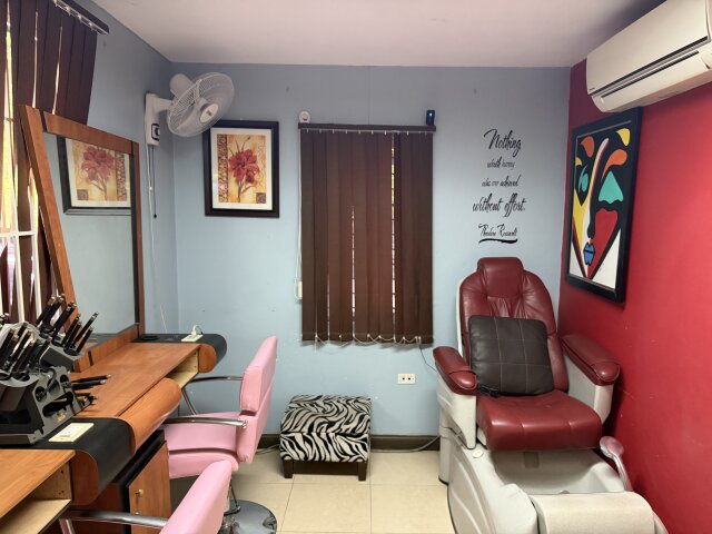 Hair And Nails Stations For Rent - Weekly