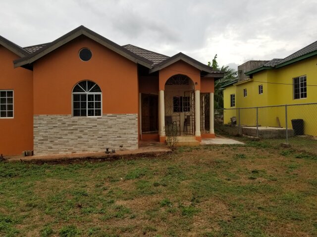 3 Bedroom 2.5 Bath House For Sale